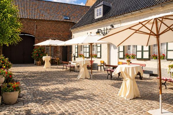 Hoeve en binnenkoer van Hof Van De Putte