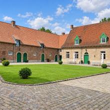 Binnenkoer van Salons De Romree