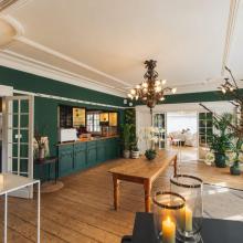 Klassiek salon met bar bij De Groene Jager