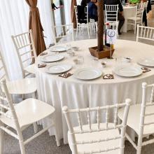 Gedekte feesttafel bij Laila